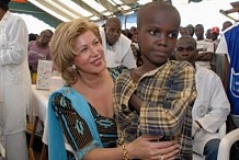 La Première dame fait des dons à Guibéroua 